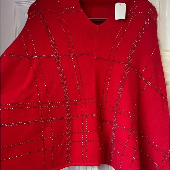 La fiorenta Red Knit Poncho Elegant Embellishments V Neck Lightweight One Size - Picture 9 of 11